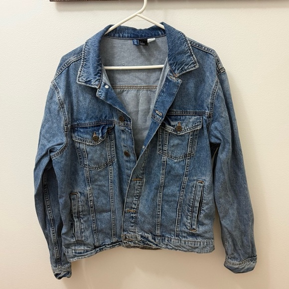 H&M Blue Denim Jacket with Graphic H&M SPONGEBOB BLUE DENIM JACKET - Picture 5 of 15